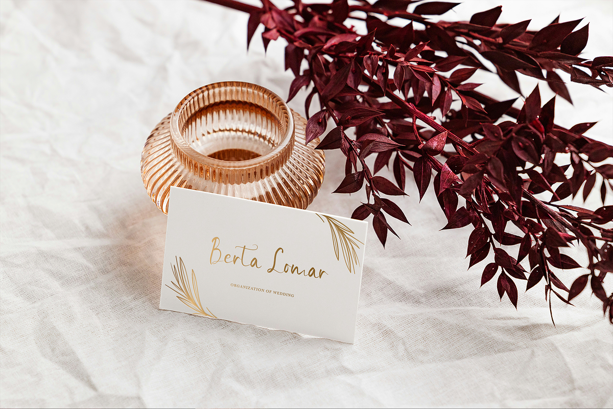 Rochen, a Handwritten Font by Larin Type Co. (Photo 3 of 10)