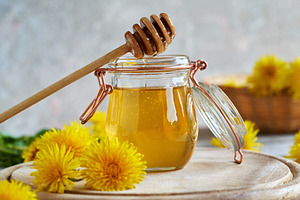 Dandelion honey made from fresh dandelion flowers