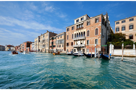 Venice, Italy. Historic houses, an Architecture Photo by tilialucida