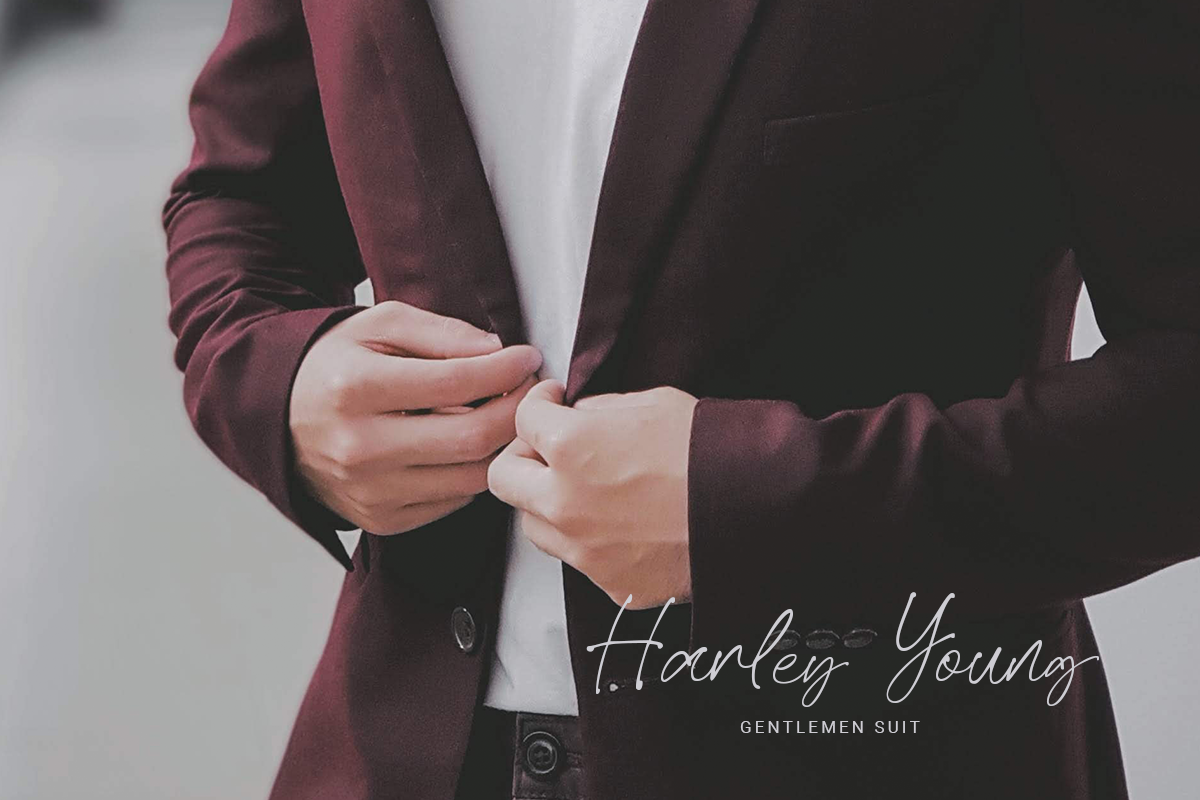 Easthallow Handwritten Font, a Script Font by Rillatype (Photo 5 of 9)