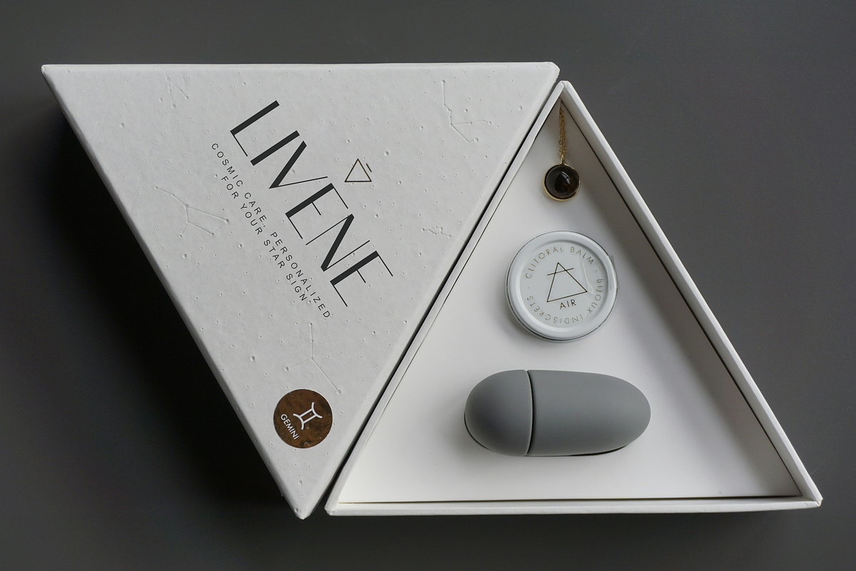Luvee Simple Elegant Sans, a Sans Serif Font by elvinova (Photo 3 of 7)