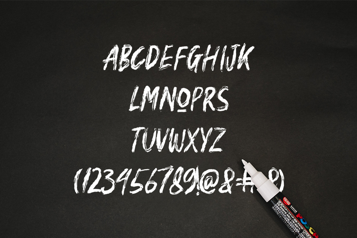 Montanas Brush Font preview 5