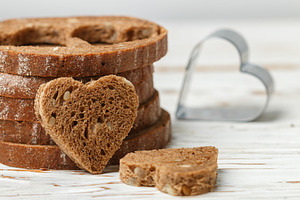 Canapés of rye bread with seeds