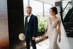 first meeting of the bride and groom