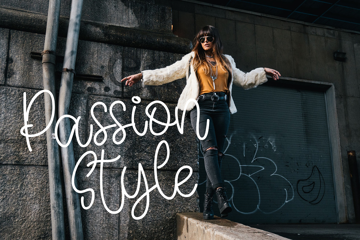 Kiara, a Script Font by edcreative (Photo 3 of 6)