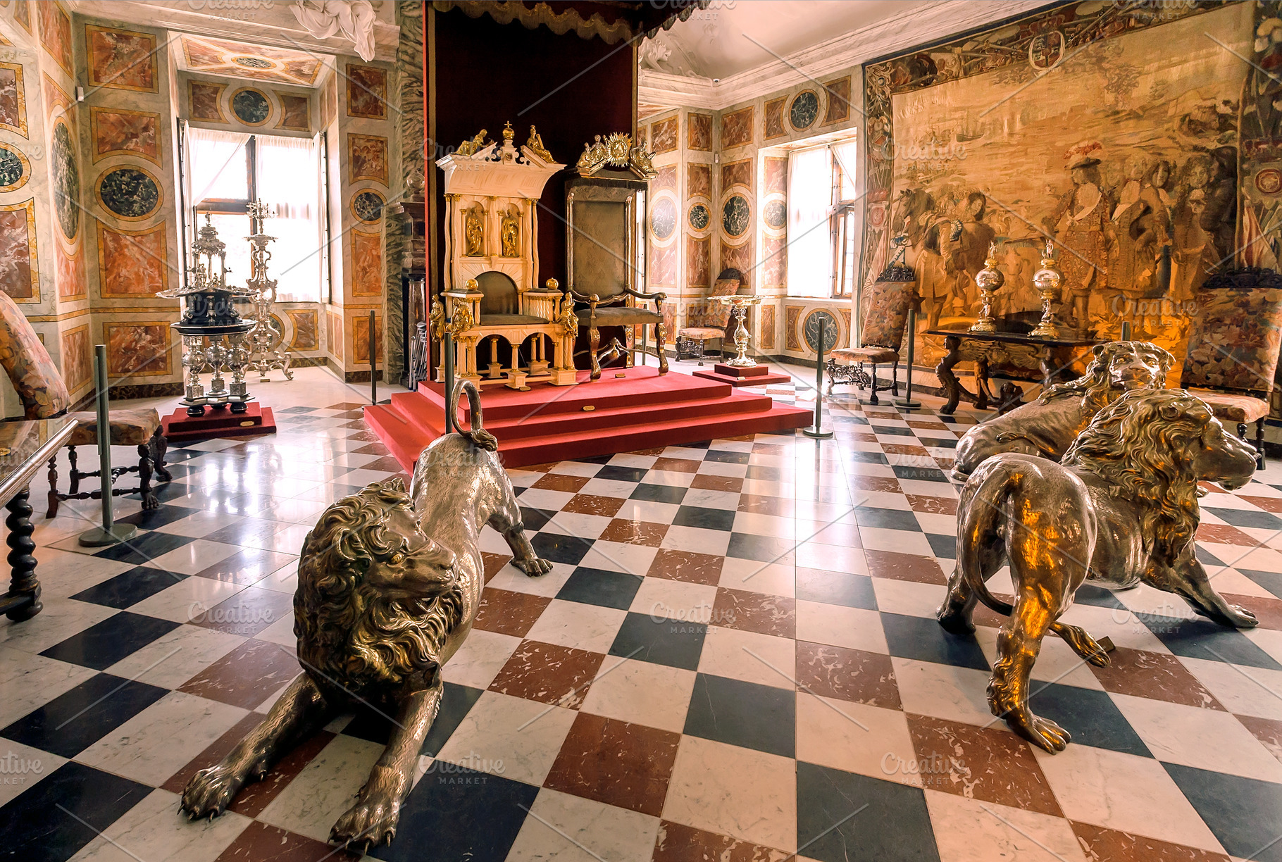 Lions statues and antique tapestries, an Arts & Entertainment Photo by Radiokafka