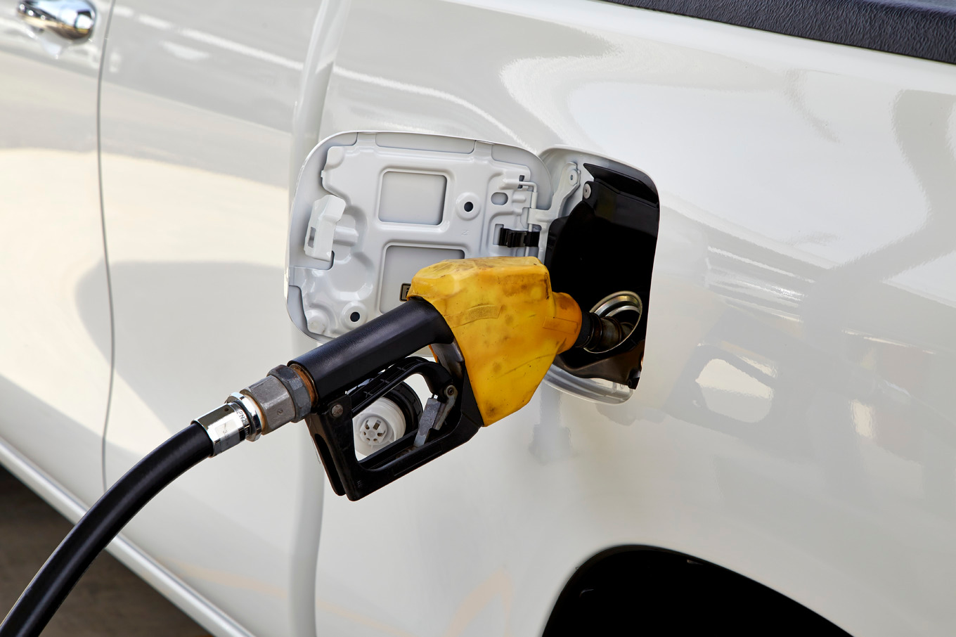 Petrol pump filling, a Photo by 1981 Rustic studio kan