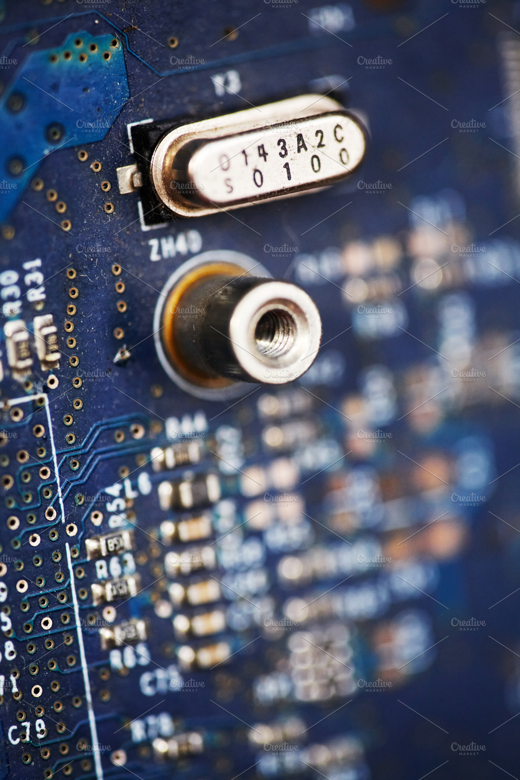 Macro shot of a quartz crystal oscillator on a blue circuit board., a Technology Photo by Rohan Photography