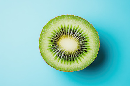 Freshly halved kiwi on a minimalisti, a Photo by Iftikhar Alam