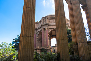 Palace of Fine Arts surrounded by greenery in San Francisco, USA, a Photo by GoodGoods