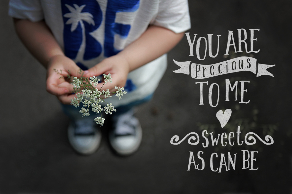 Sweet September handwritten font preview 3