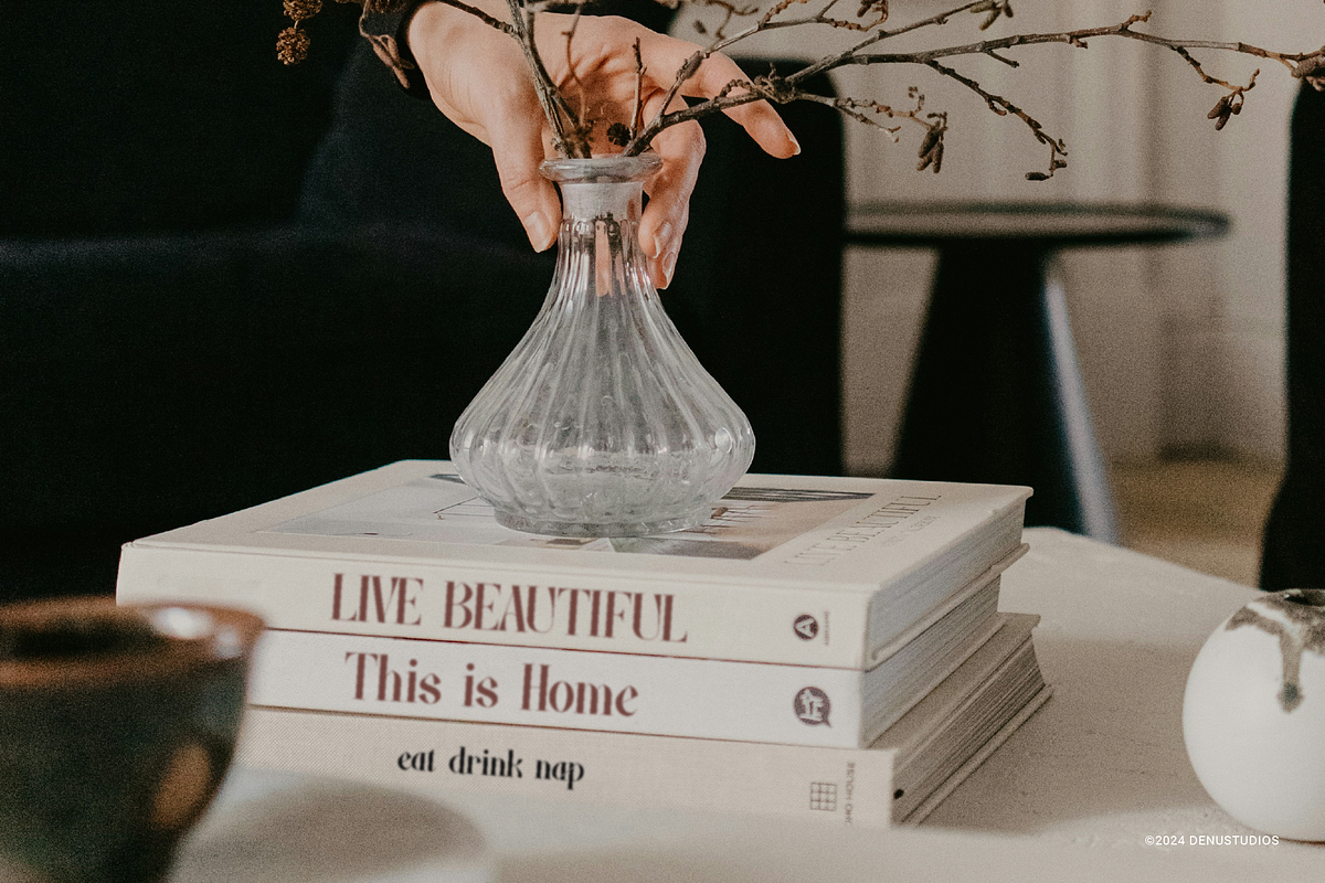 Fiably Manor | Modern Display Serif, a Serif Font by Denustudios (Photo 9 of 13)