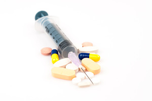 Syringe with tablets