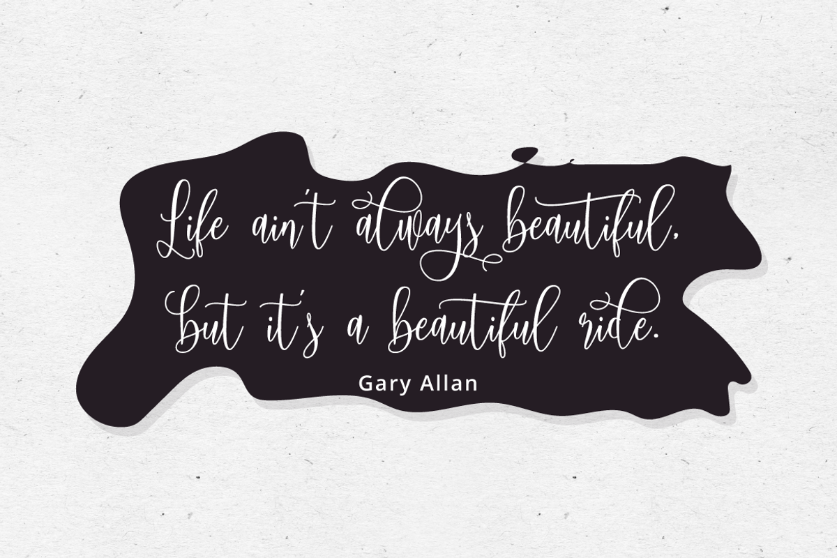 Mollinda - Modern Script Typeface, a Script Font by tebaltipislab (Photo 8 of 10)