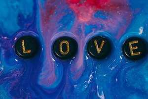 Love word paint spill glitter water, a Background Photo by Photo Drive Studio