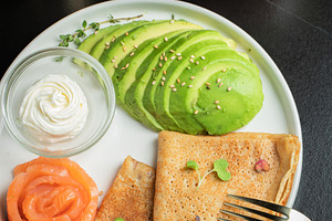 Roasted thin pancakes with smoked salmon and sauce