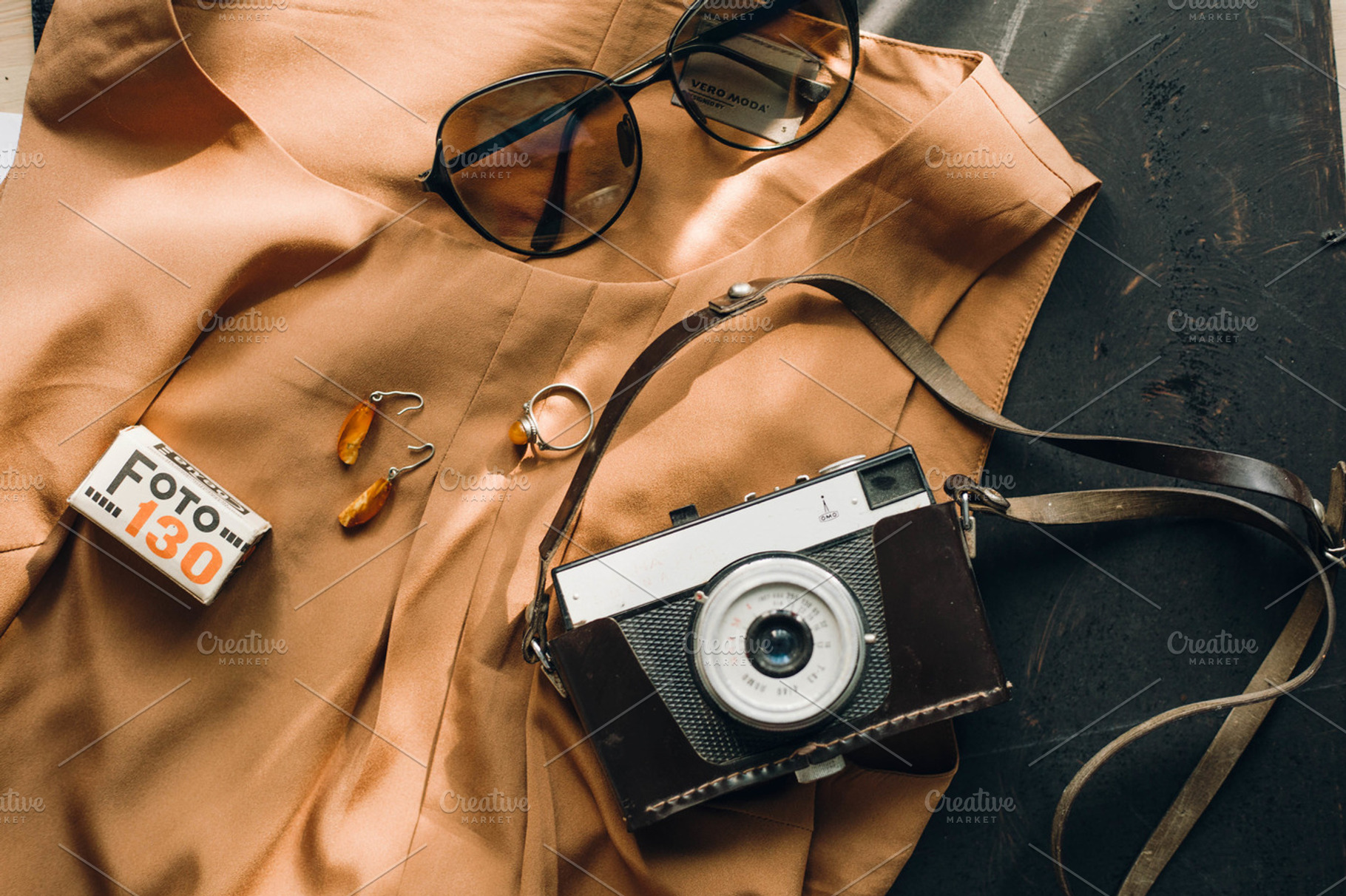 flat lay, an Arts & Entertainment Photo by Viktoriya Isaeva