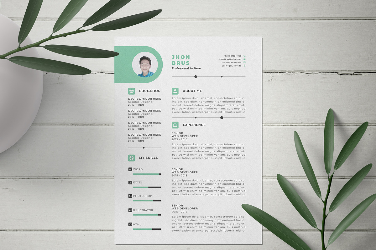 Simple Resume/CV, a Resume Template by Izalsye (Photo 2 of 5)
