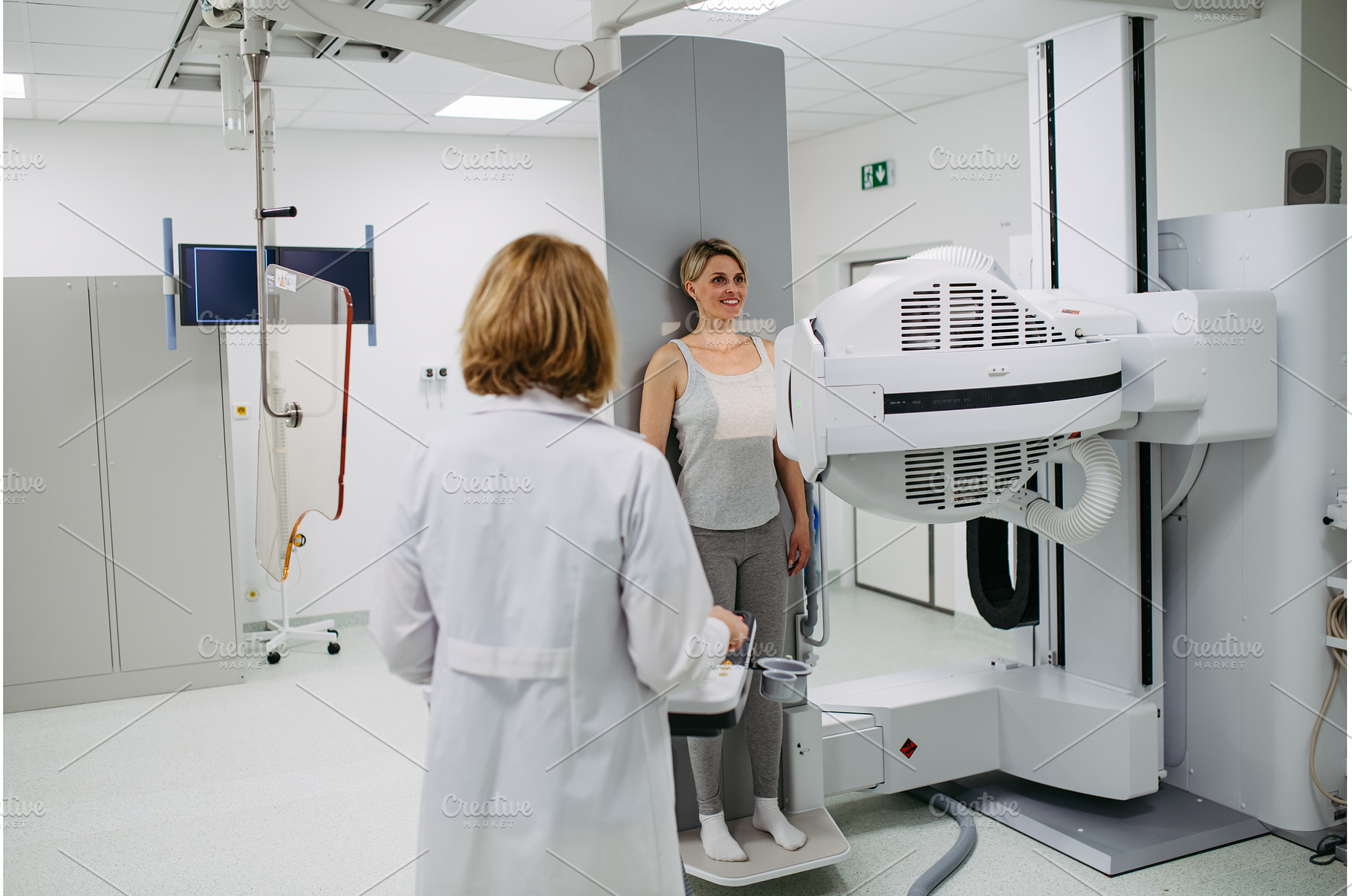 Doctor operating dynamic X-ray scan, a Health & Medical Photo by HalfPoint