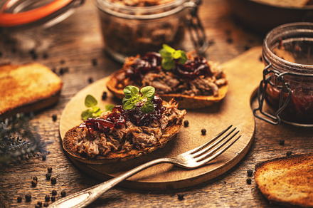 Pulled duck sandwiches, a Background Photo by Grafvision photography