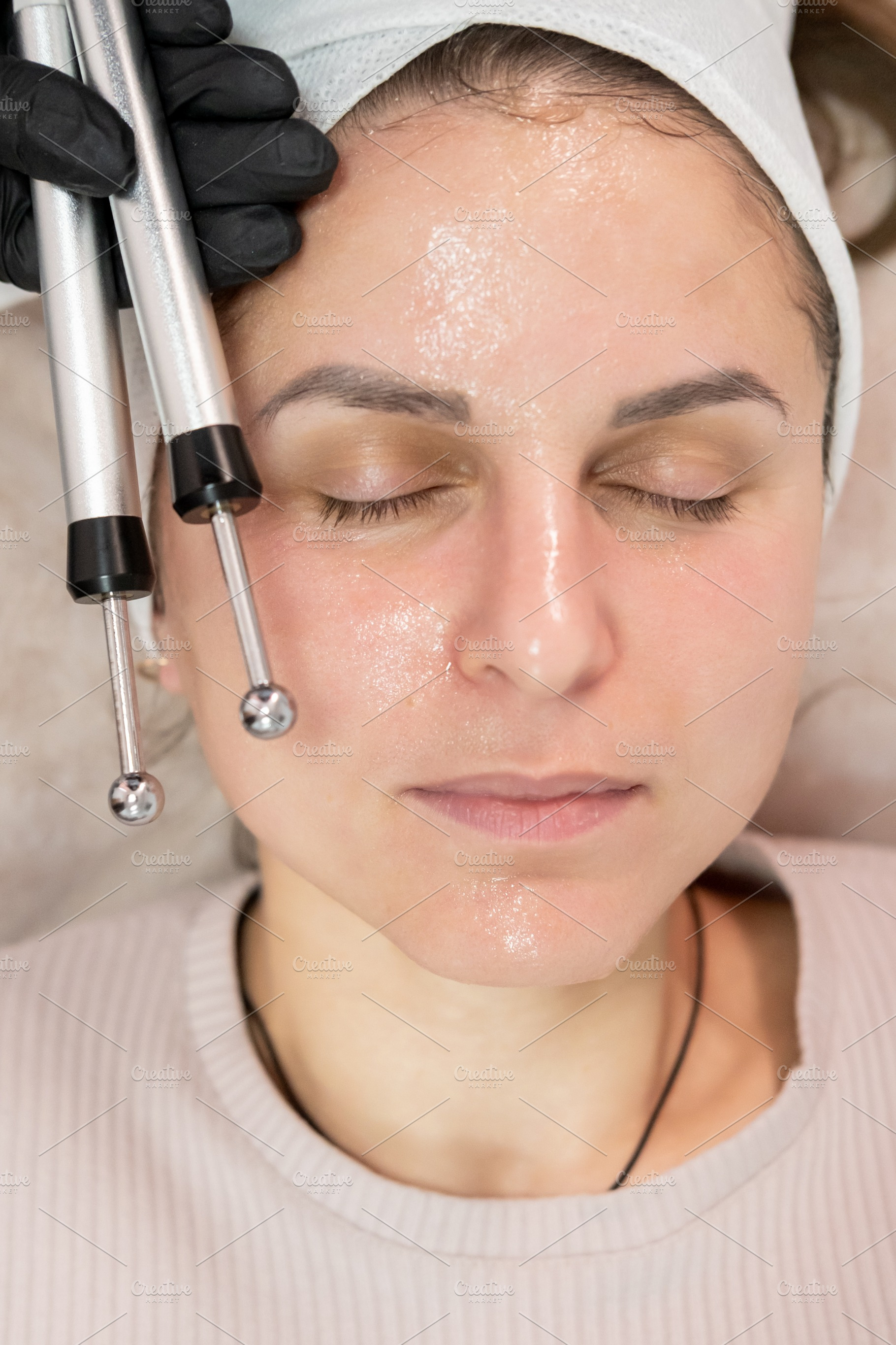 Microcurrent therapy face procedure woman device, a Person Photo by Photo Drive Studio