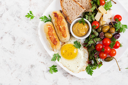 Fried egg, homemade chicken sausage,