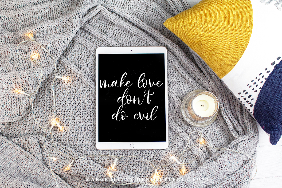 Margerlliny-Modern calligraphy font, a Script Font by Quothron (Photo 4 of 6)