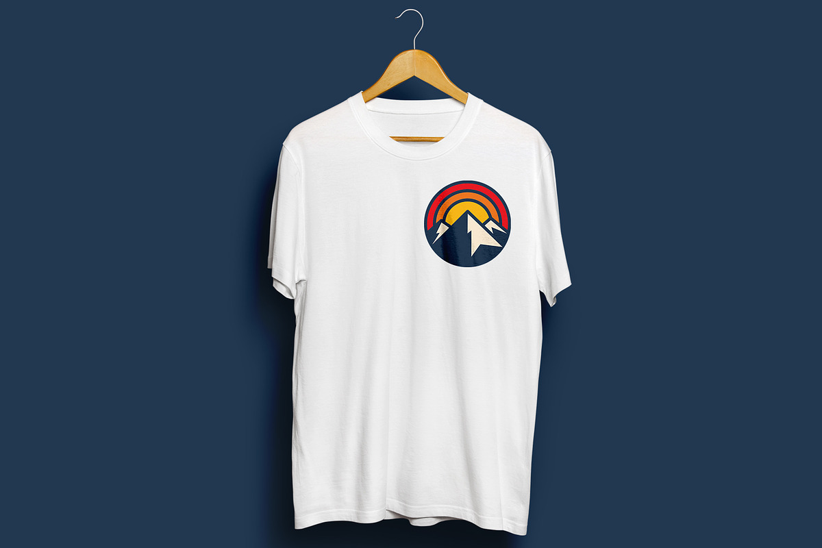 Minimalistic circular mountain logo, an Illustration by Crafter (Photo 2 of 2)