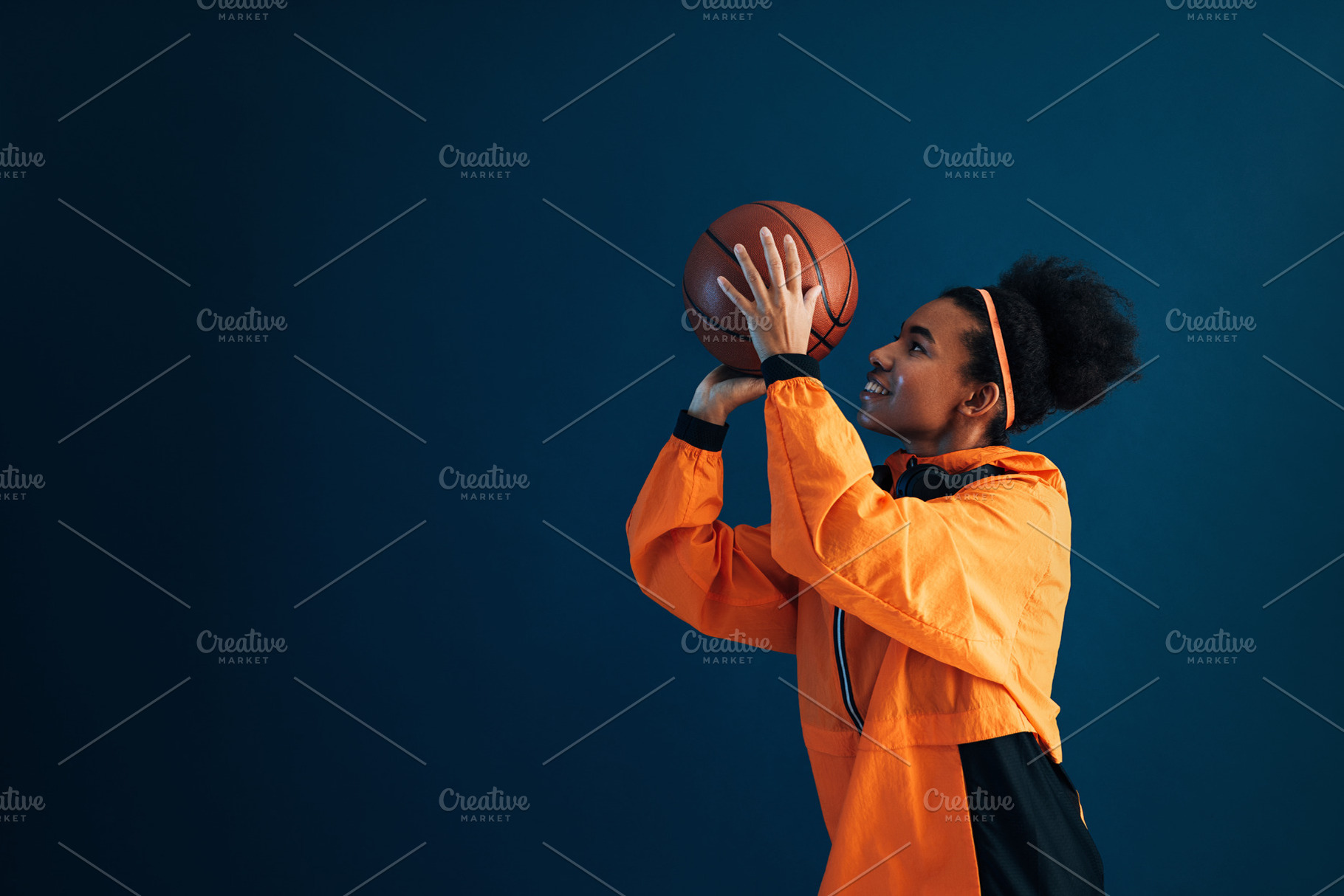 Basketball player in orange cloth, a Sports & Recreation Photo by Artem Varnitsin