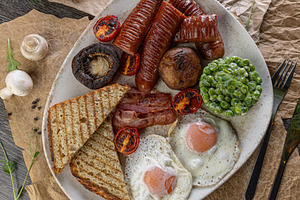 Hearty english breakfast, a Photo by Grafvision photography