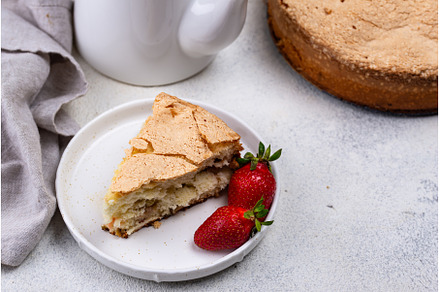 Homemade sweet cake with strawberry, a Food & Drink Photo by Yulia Furman