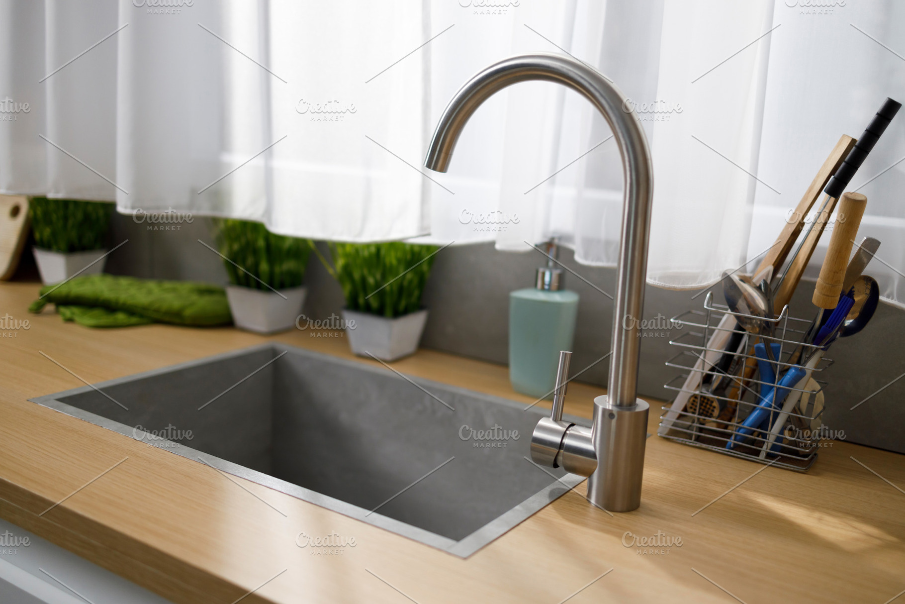 Kitchen sink, faucet, a Photo by Andrii Borodai