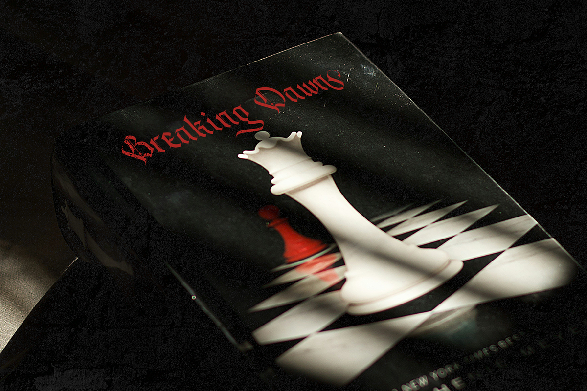 Grudge – Gothic Blackletter Typeface, a Blackletter Font by Almarkhatype (Photo 9 of 15)