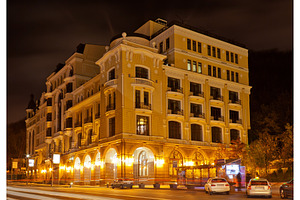 The apartment building in Kyiv, an Architecture Photo by Leonid Andronov