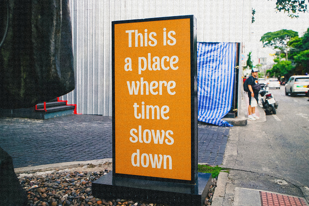 Vezanor - Sans Serif Font Display, a Sans Serif Font by Simetrica Labs (Photo 5 of 9)