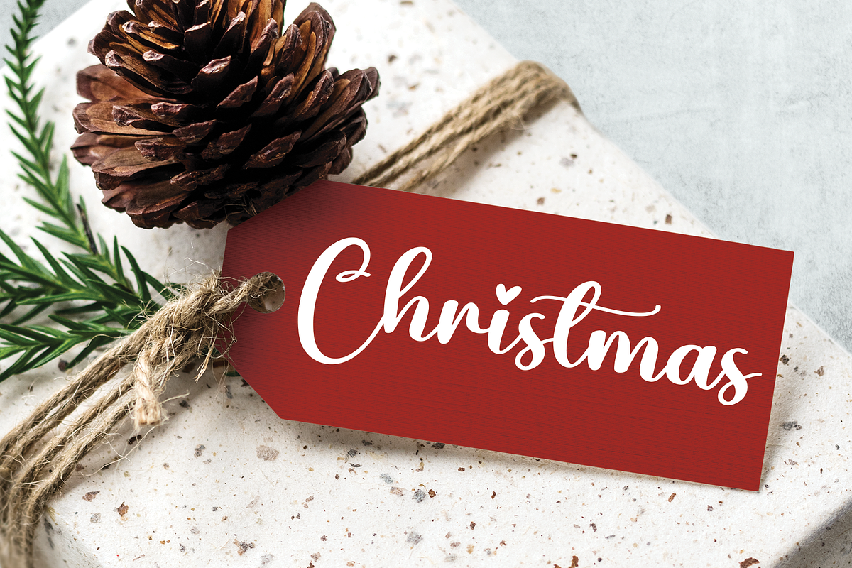 Santaclaus | Script Font, a Script Font by Scratchones (Photo 7 of 8)