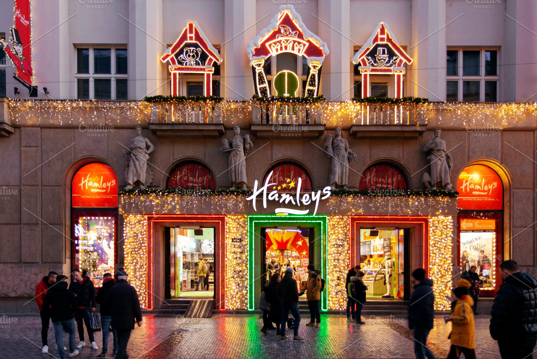 Hamleys toy shop during Christmas, a Business Photo by BOOCYS