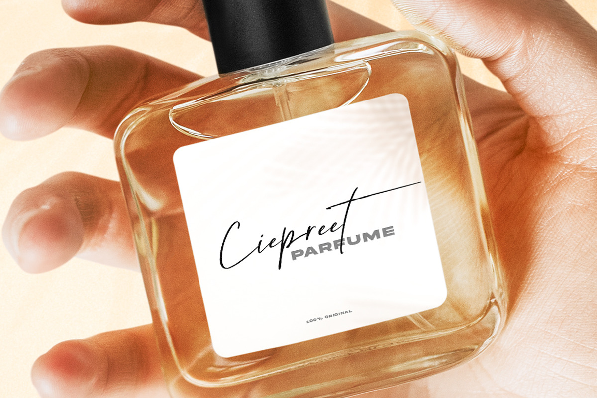 Broken Signature, a Handwritten Font by Beautypes (Photo 3 of 7)