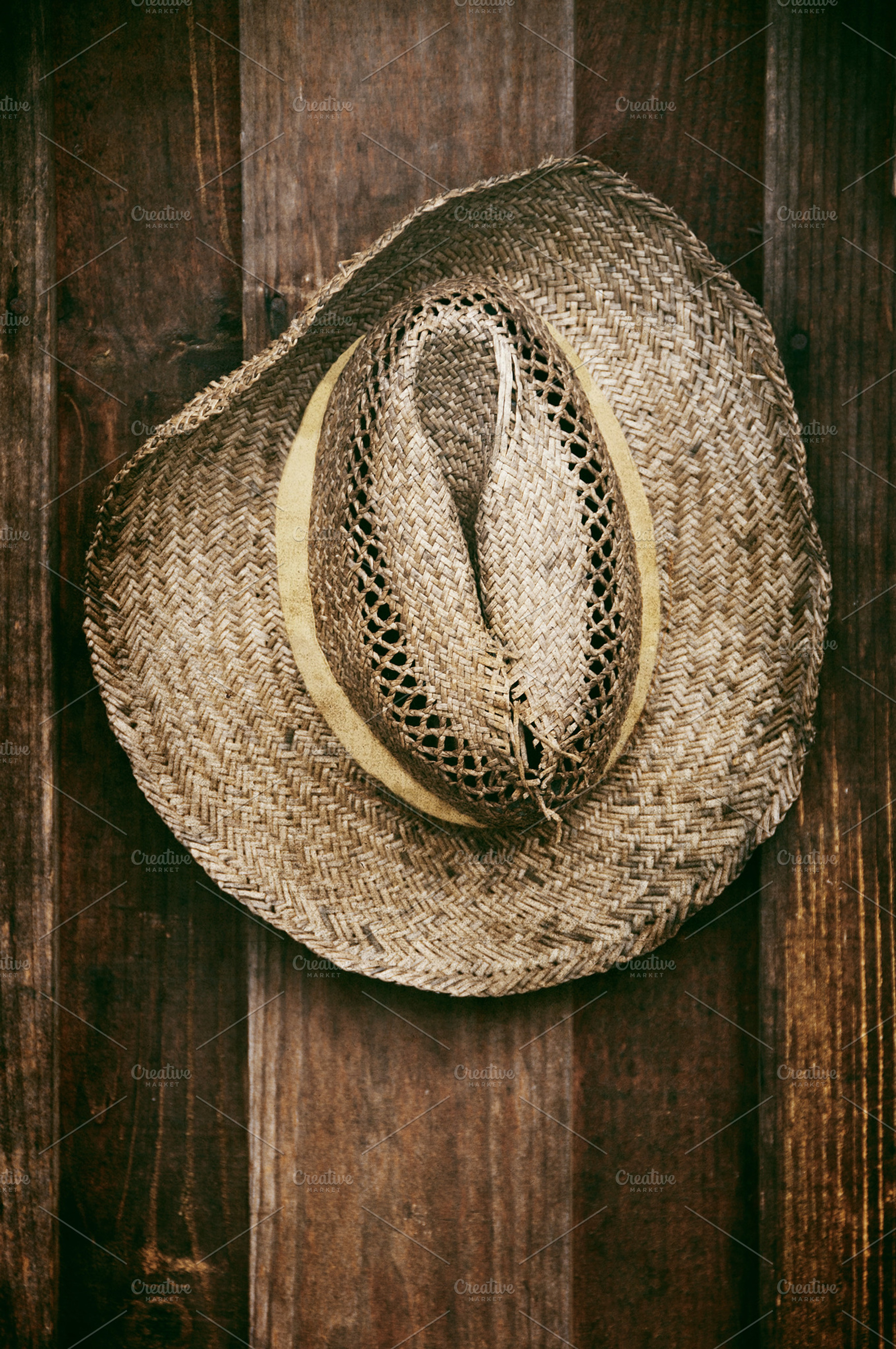 The straw hat of the gardener, a Nature Photo by Nat Studio