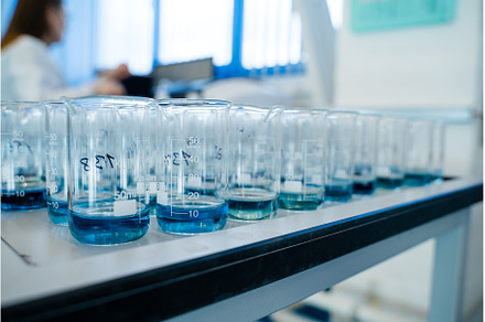 Laboratory for analysis of flasks