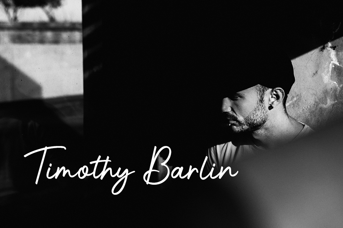 Photoshoot Signature, a Script Font by Suby Studio (Photo 4 of 8)