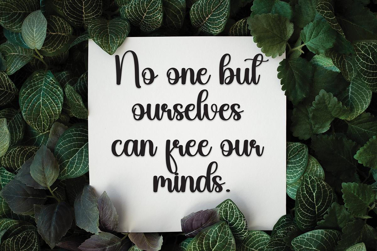 Smitson | Script Font, a Handwritten Font by Scratchones (Photo 4 of 9)