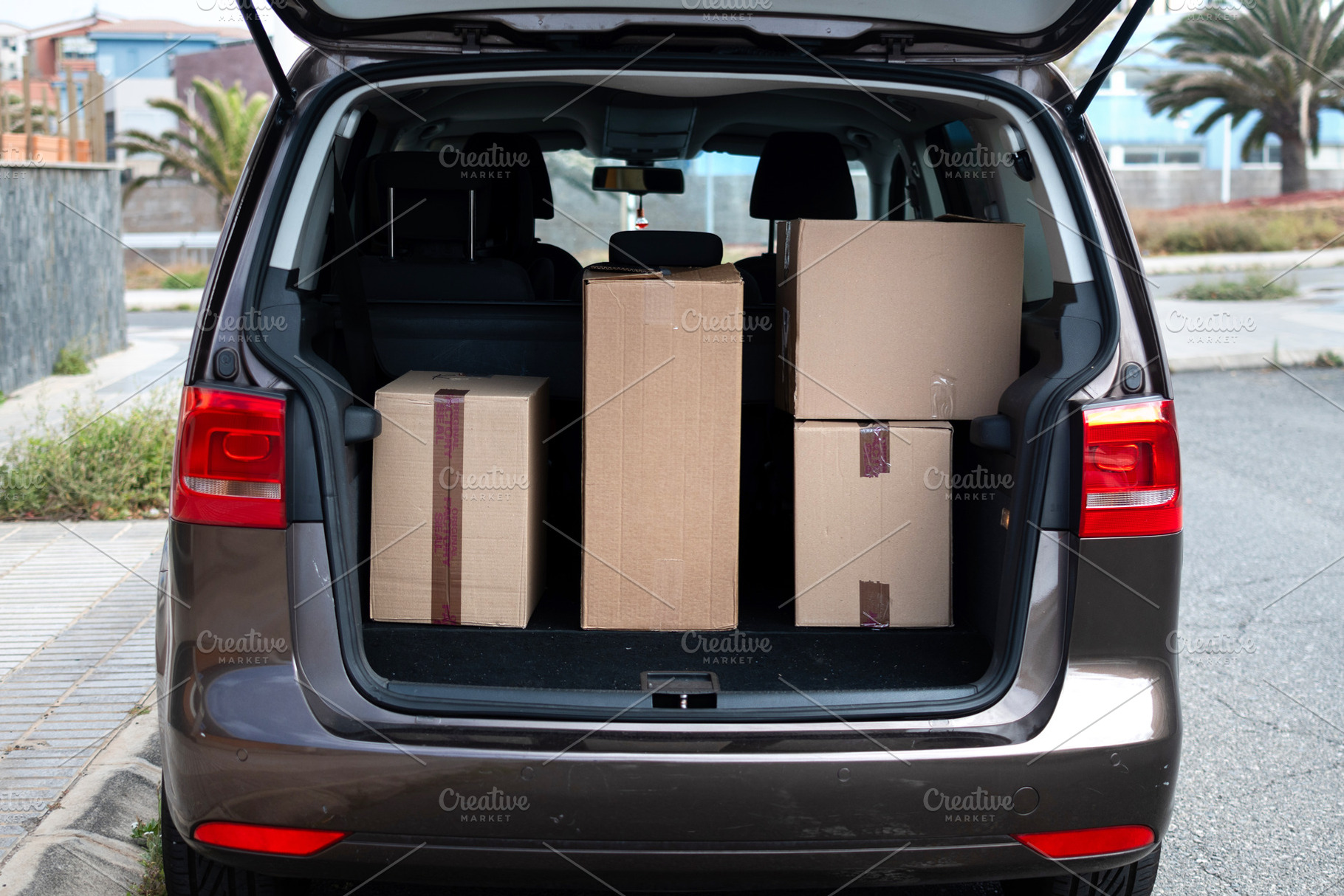 Car trunk packed with moving boxes, a Transportation Photo by etorres69