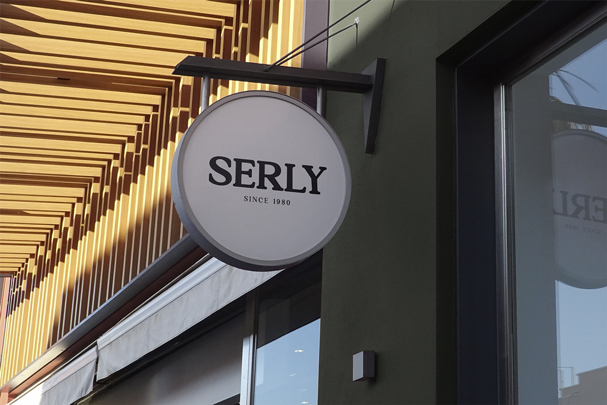 Grillages Modern Serif Font, a Serif Font by UICreative (Photo 3 of 11)