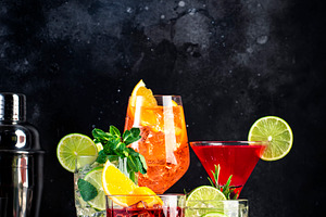 Most popular cocktail drinks set: aperol spritz, negroni, mojito