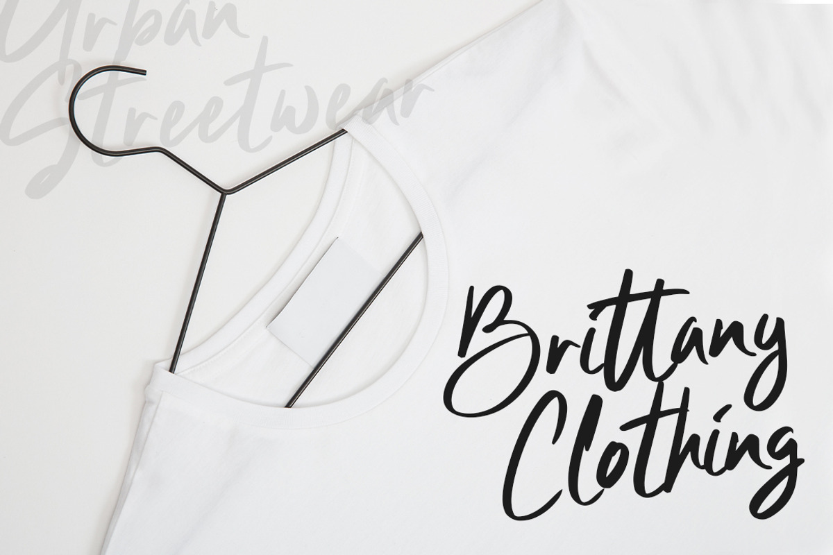 Clattering Brush Business Font preview 3