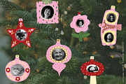 Christmas bauble frames, a Seasonal Illustration by Annakniaz (Thumbnail 11 of 14)