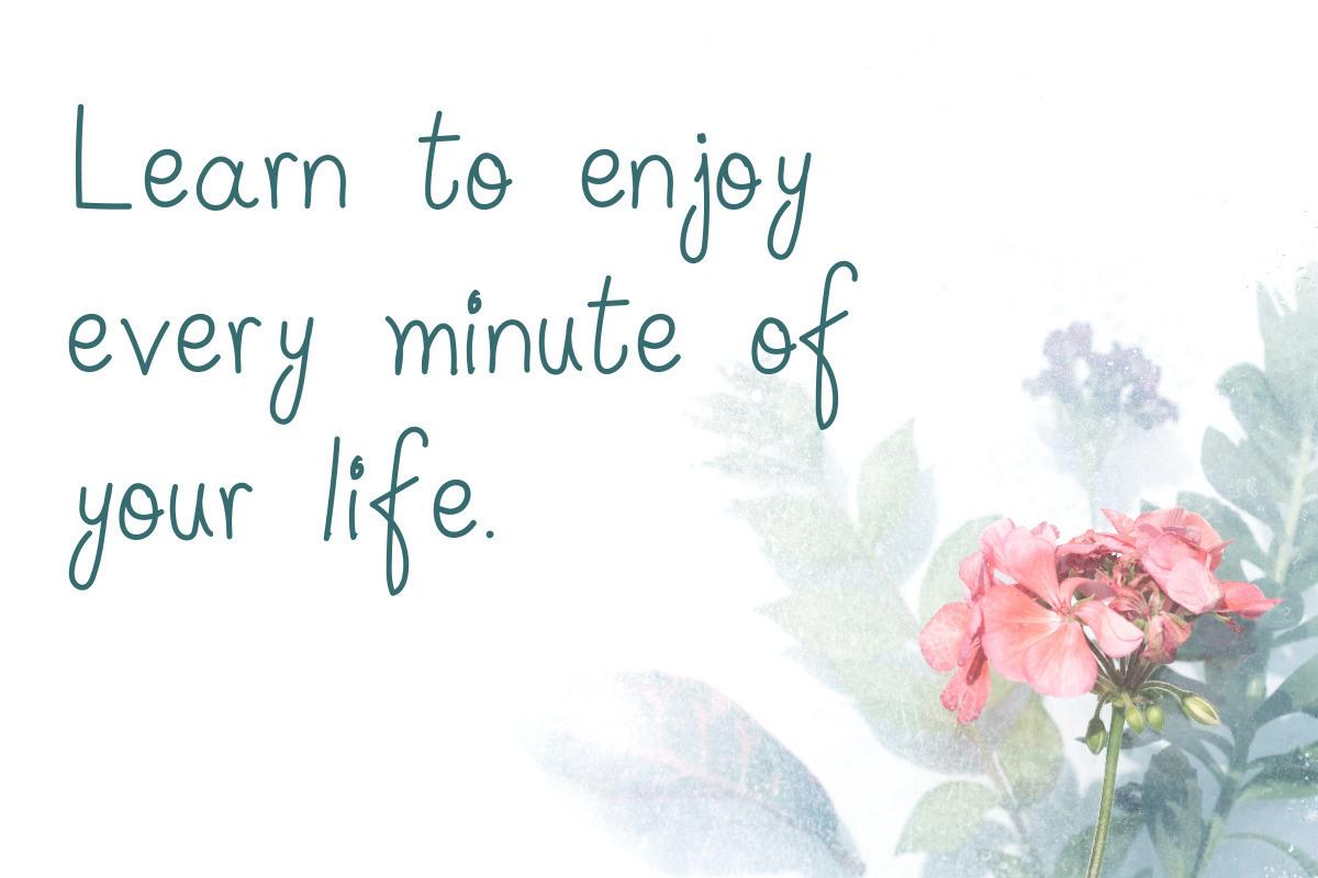 WriteUp - Handwritten Awesome Font, a Script Font by rix_designs (Photo 3 of 5)