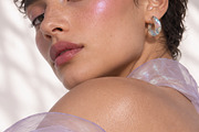 20 Pearl Makeup Photos Beauty Bundle, a Beauty & Fashion Photo by The Edit (Thumbnail 3 of 3)