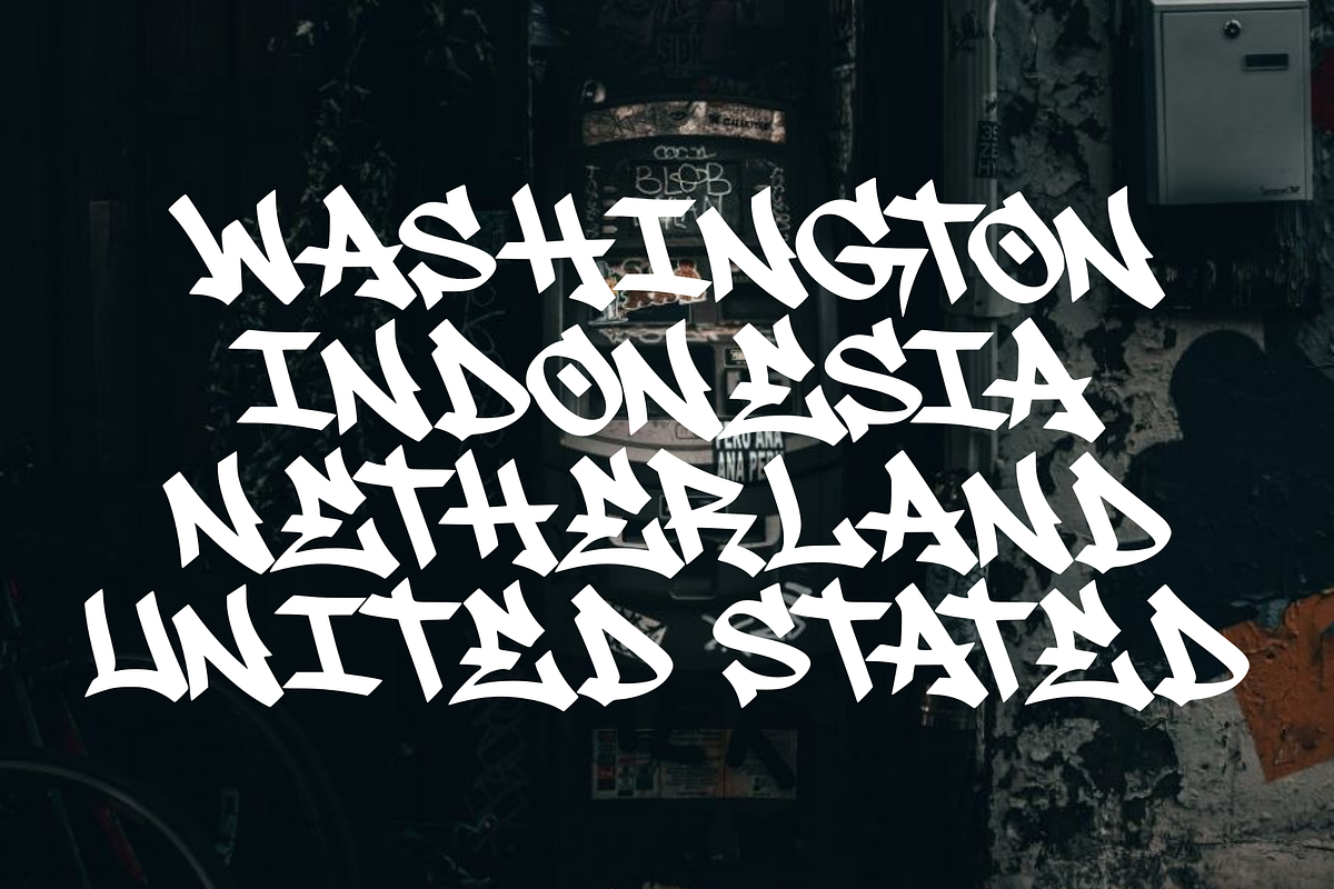 Holisby Dreamic - Graffiti Style, a Handwritten Font by Majelis Art (Photo 4 of 5)